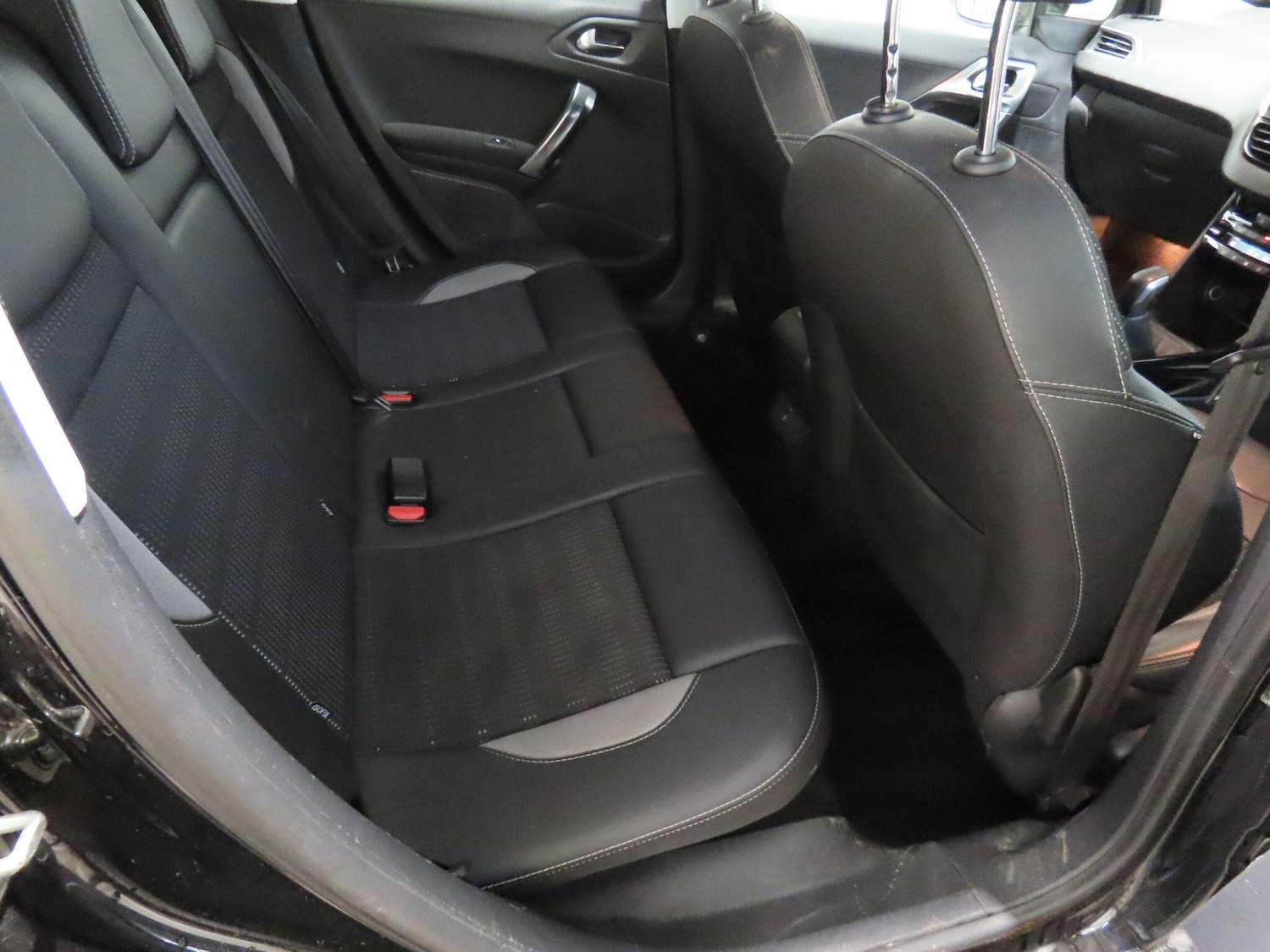 Used Peugeot 2008 2017 for sale - 77120357: Photo 11