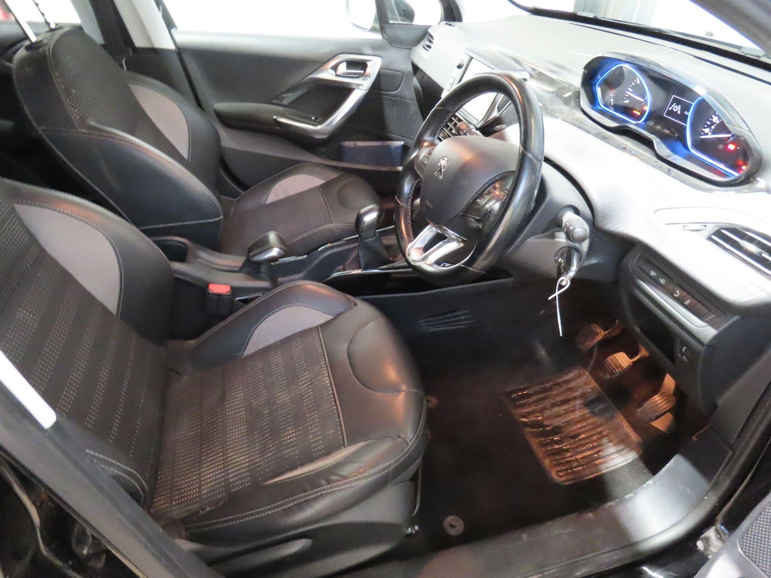 Used Peugeot 2008 2017 for sale - 77120357: Photo 8