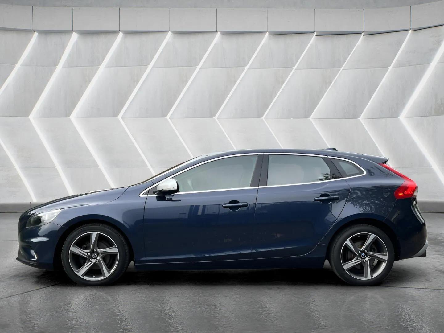 Used Volvo V40 2014 for sale - 76598453: Photo 11