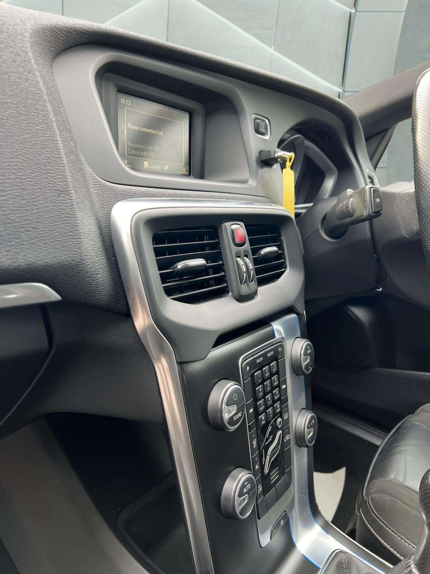 Used Volvo V40 2014 for sale - 76598453: Photo 21