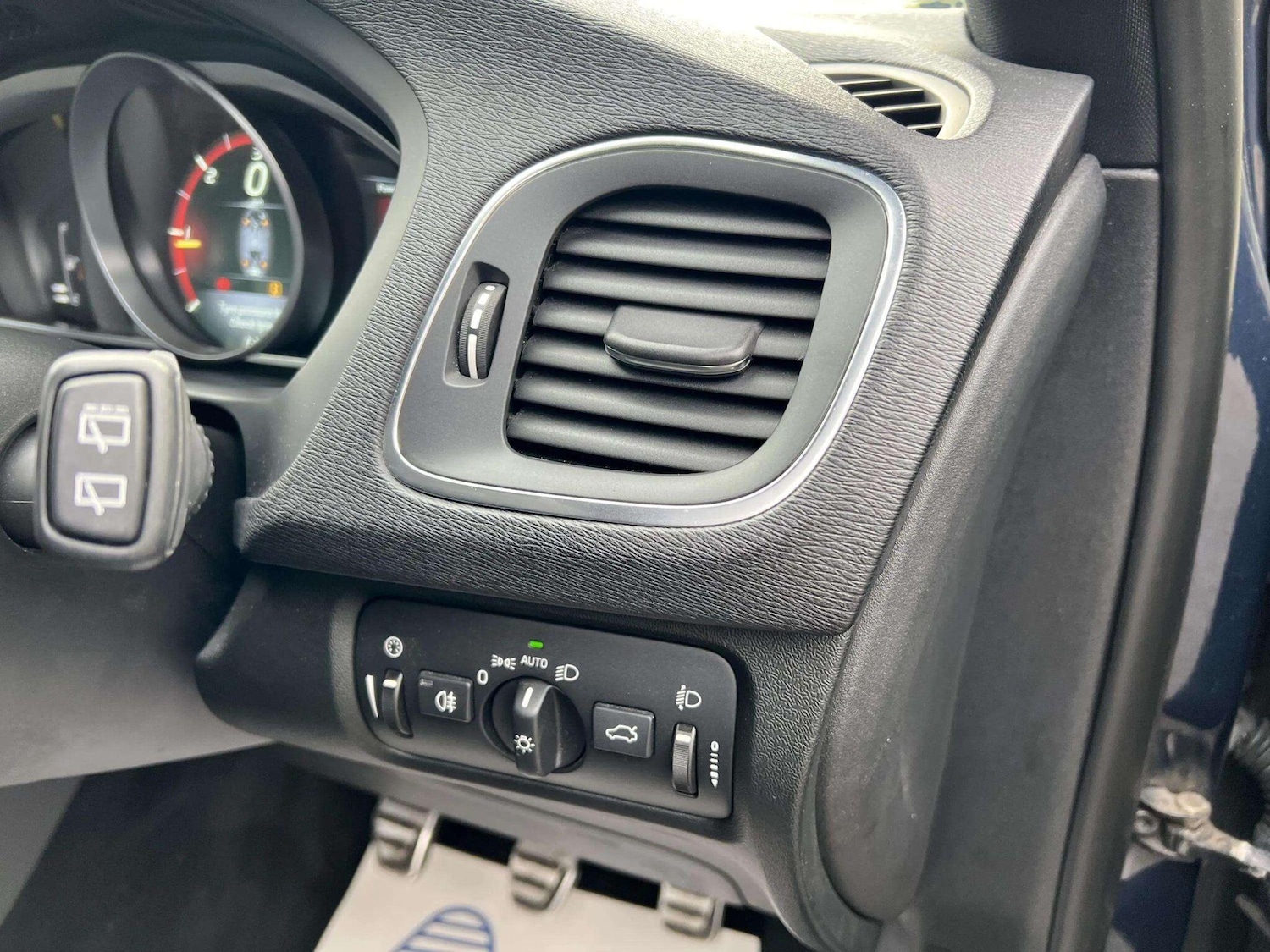 Used Volvo V40 2014 for sale - 76598453: Photo 37