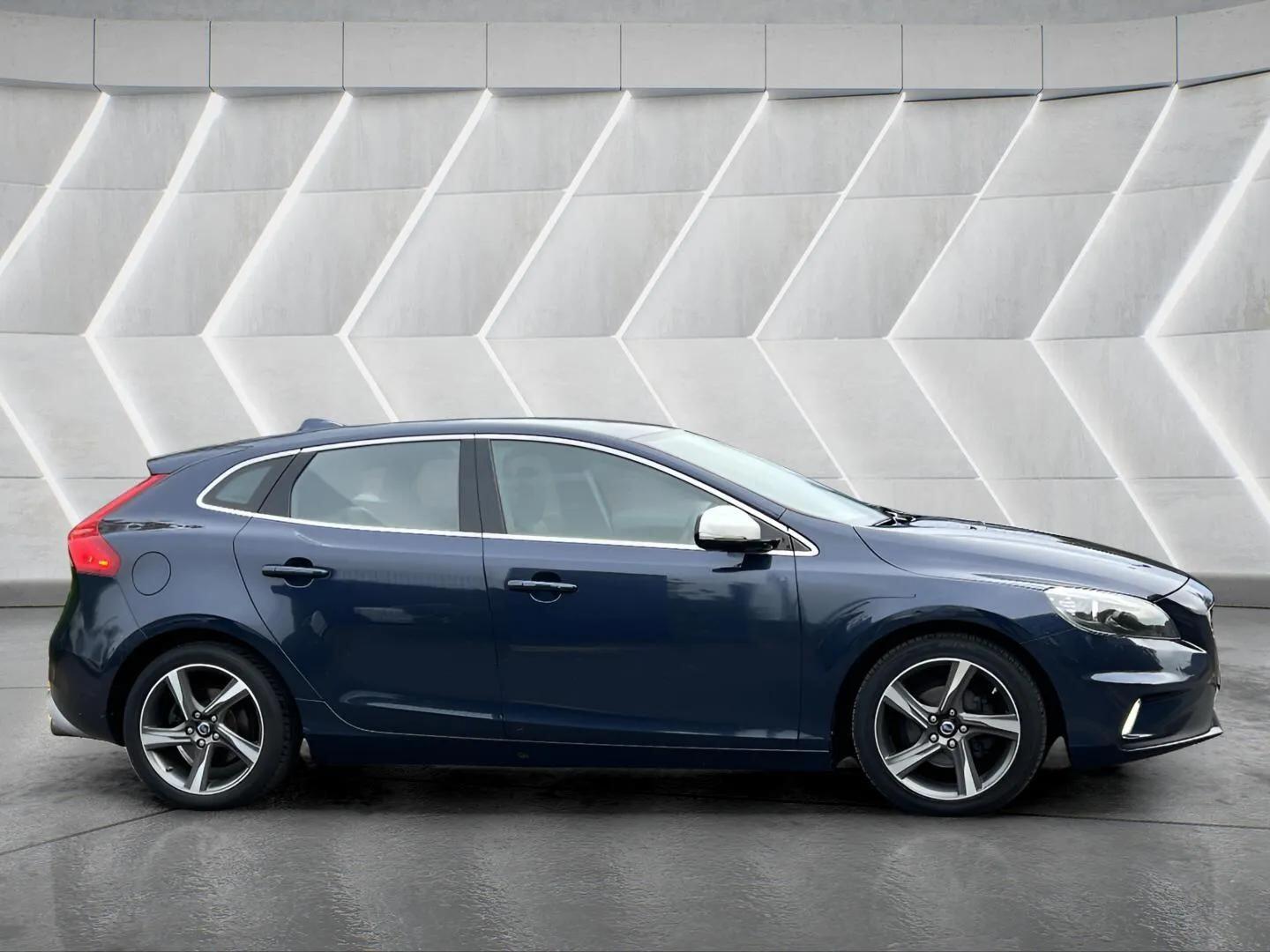 Used Volvo V40 2014 for sale - 76598453: Photo 4