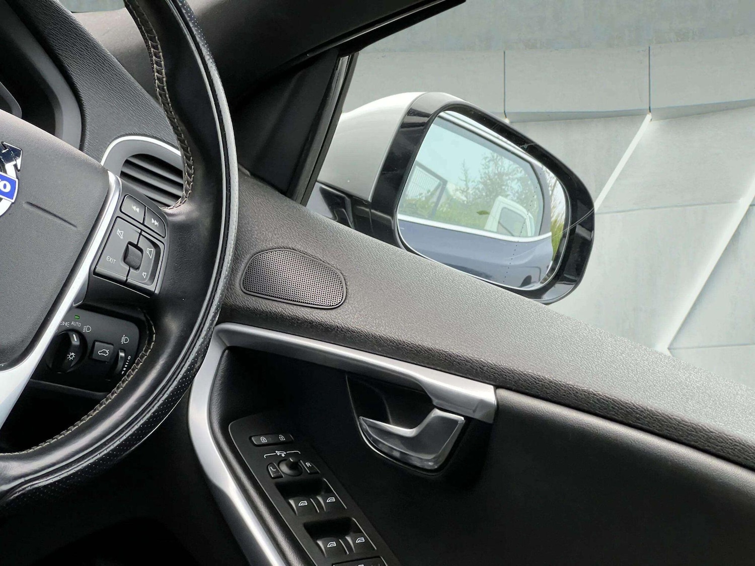 Used Volvo V40 2014 for sale - 76598453: Photo 45