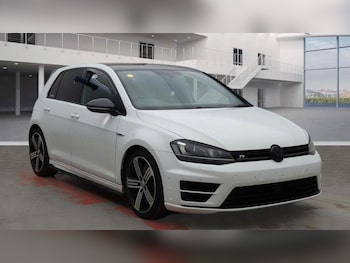 Used Volkswagen Golf 2017 for sale - 75490001: Photo