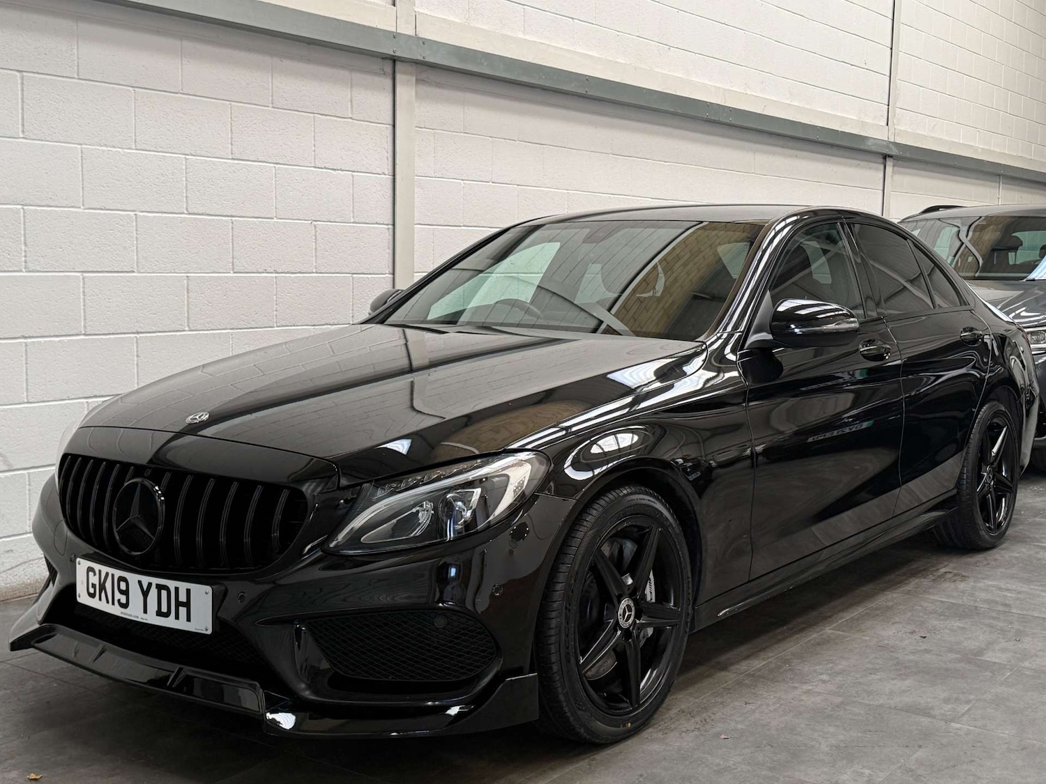 Used Mercedes-Benz C Class 2019 for sale - 76830950: Photo 3