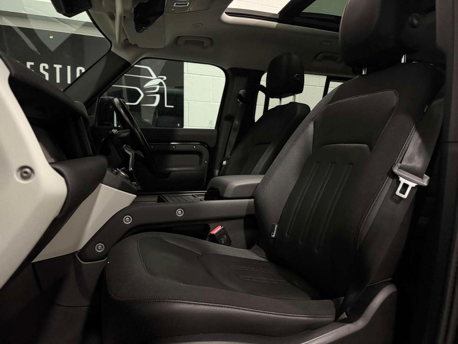 Used Land Rover Defender 2020 for sale - 76608985: Photo 18