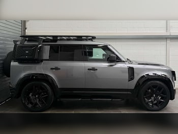 Used Land Rover Defender 2021 for sale - 78412300: Photo