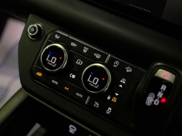 Used Land Rover Defender 2021 for sale - 74780004: Photo 24