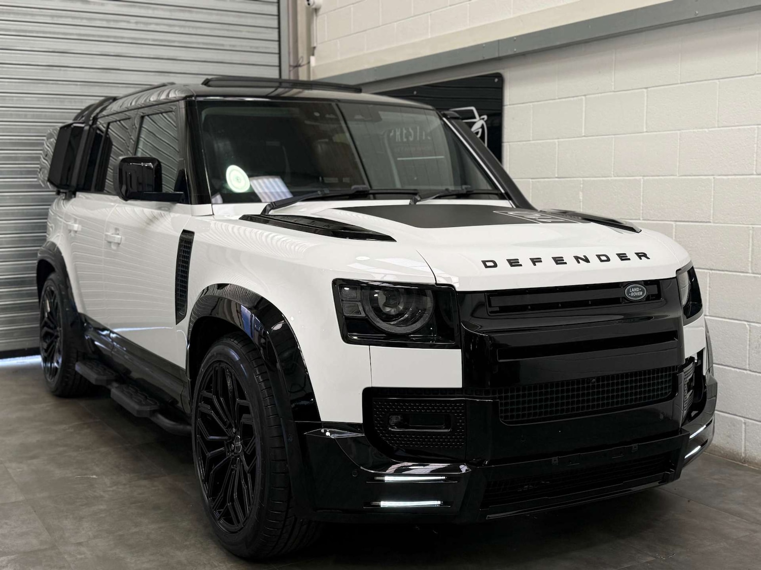 Used Land Rover Defender 2020 for sale - 76654137: Photo 1