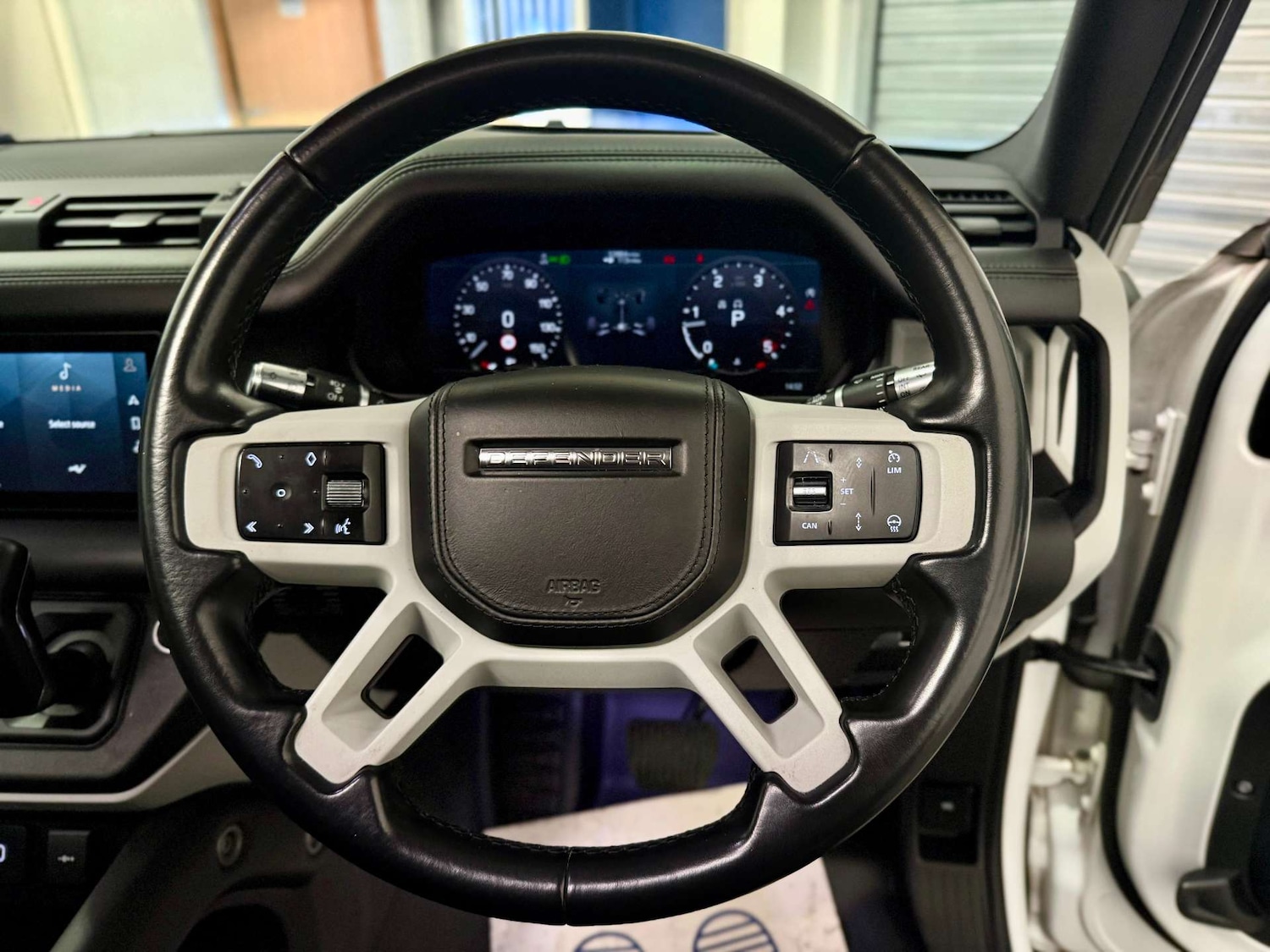 Used Land Rover Defender 2020 for sale - 76654137: Photo 13