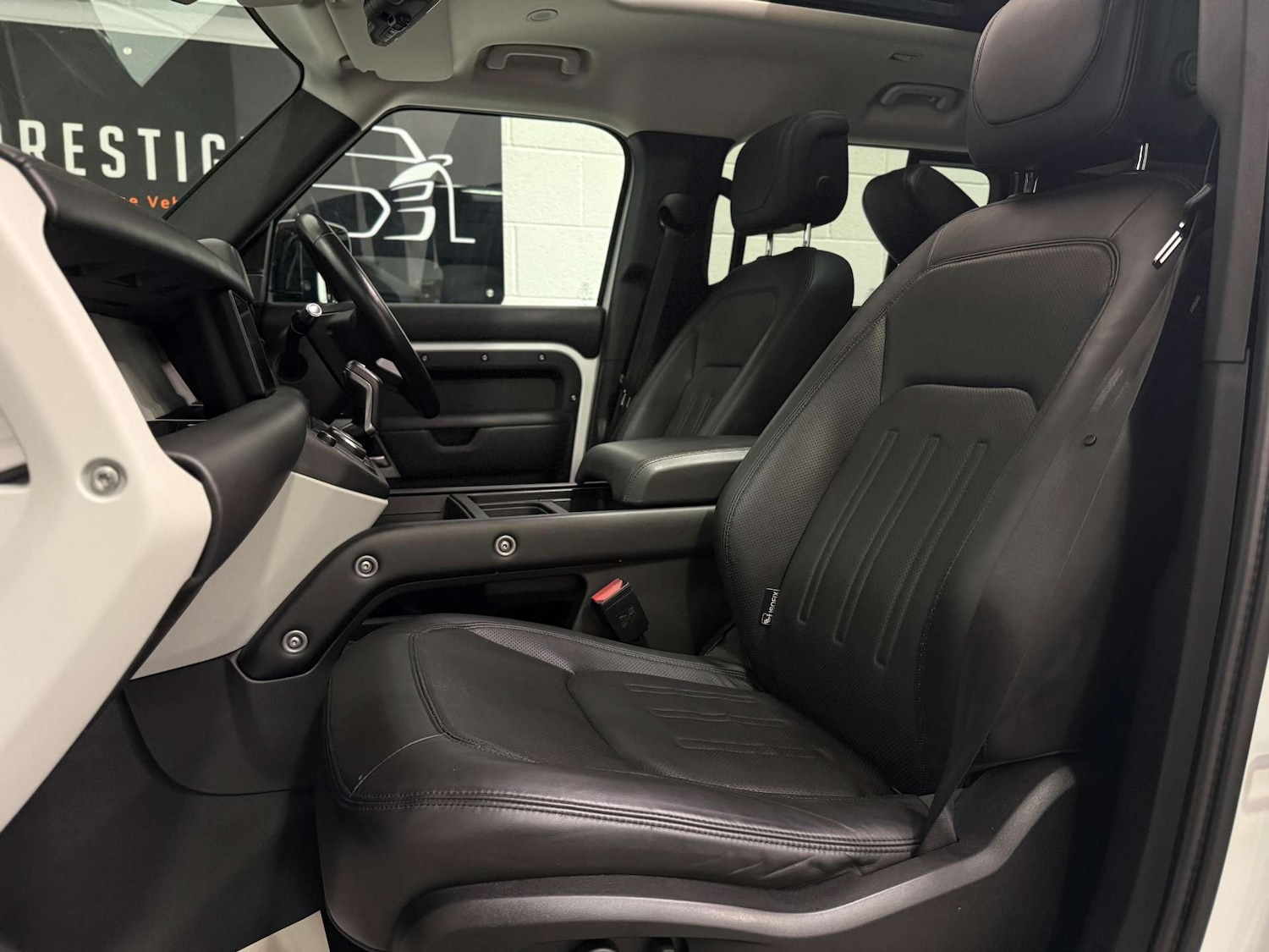 Used Land Rover Defender 2020 for sale - 76654137: Photo 17