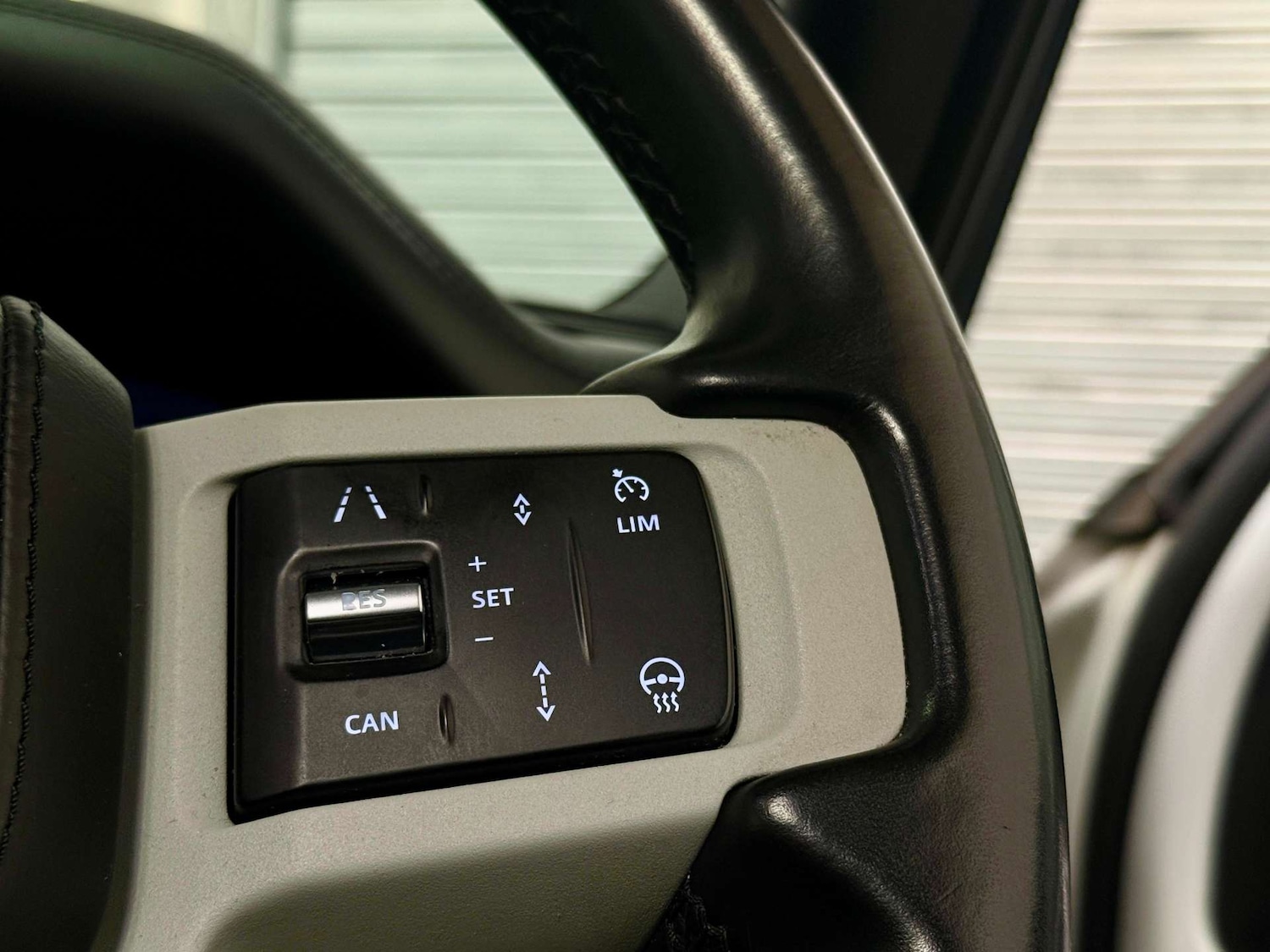 Used Land Rover Defender 2020 for sale - 76654137: Photo 21