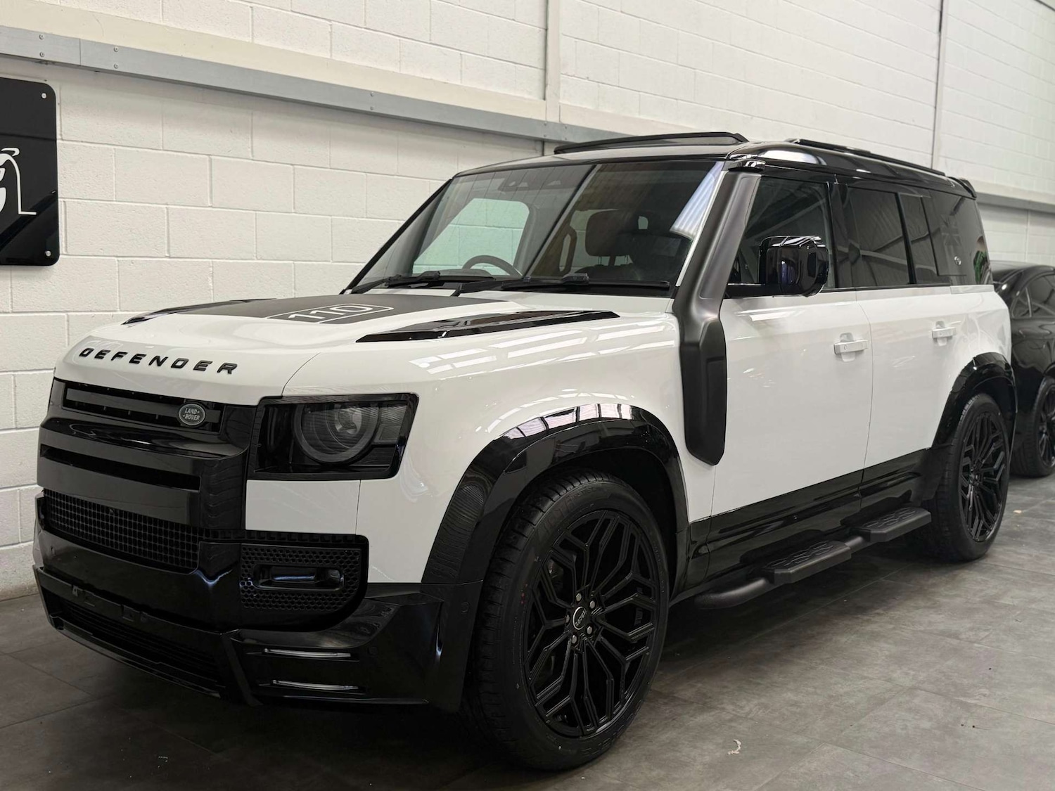 Used Land Rover Defender 2020 for sale - 76654137: Photo 3