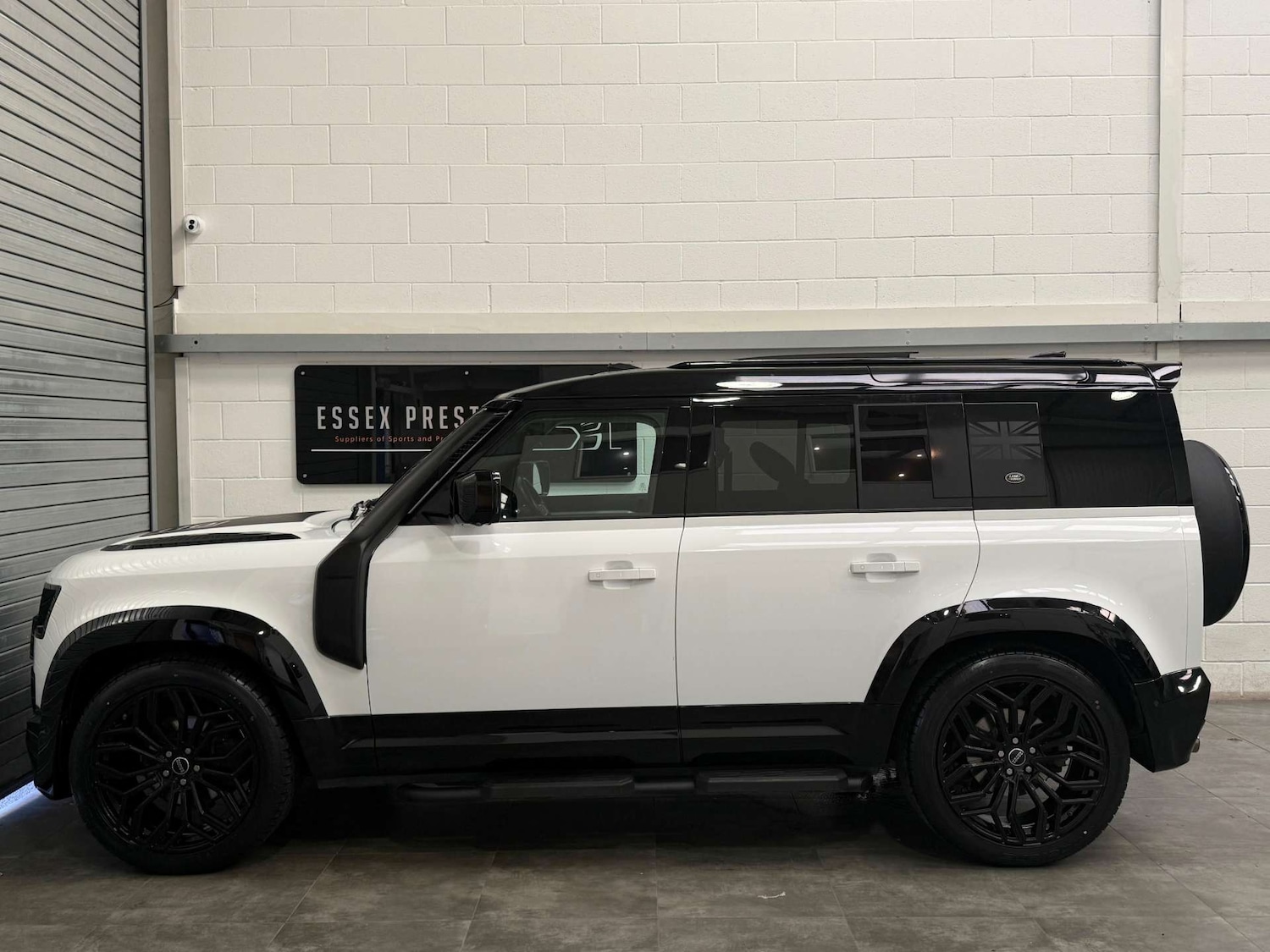 Used Land Rover Defender 2020 for sale - 76654137: Photo 4