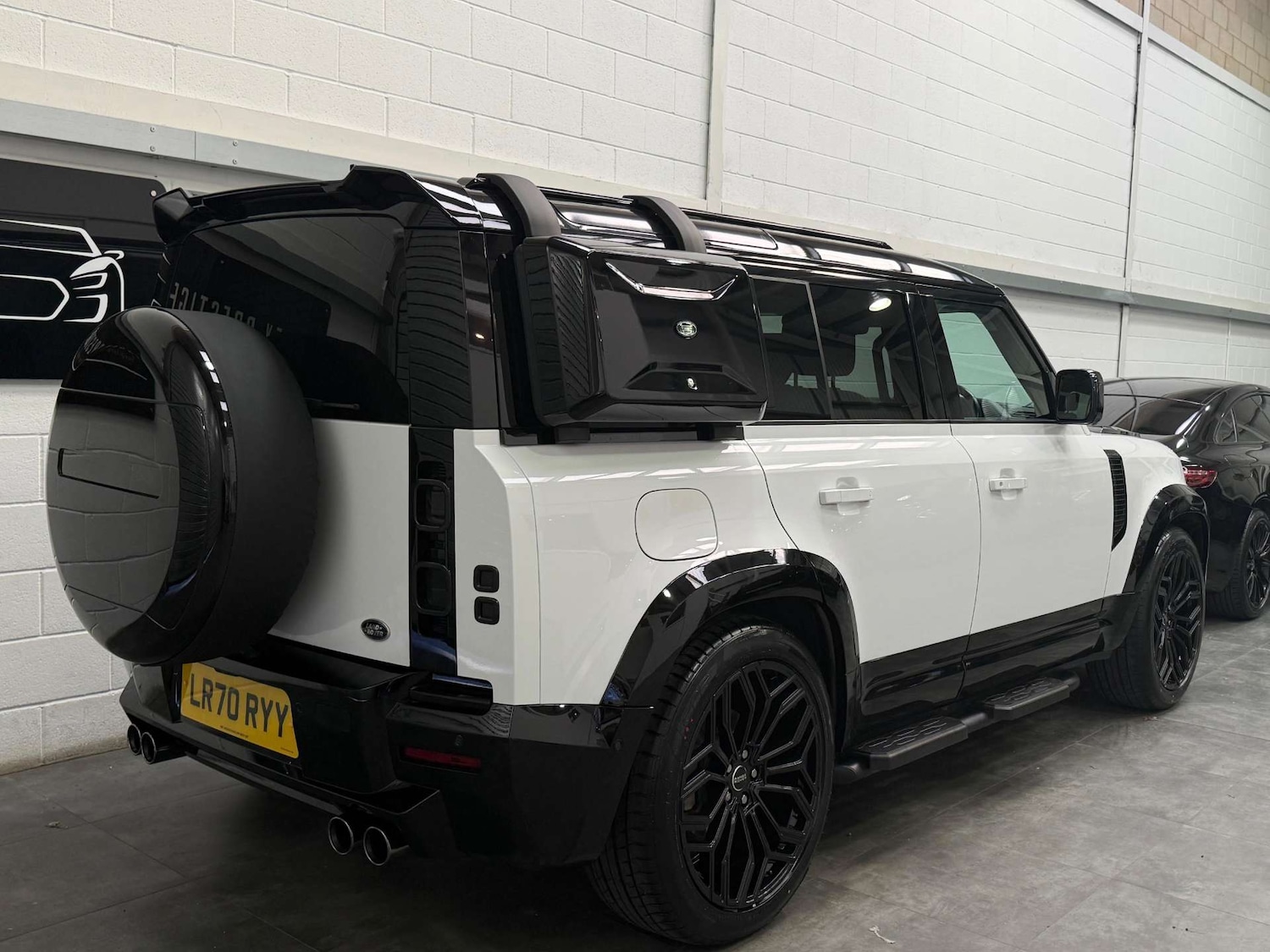 Used Land Rover Defender 2020 for sale - 76654137: Photo 8
