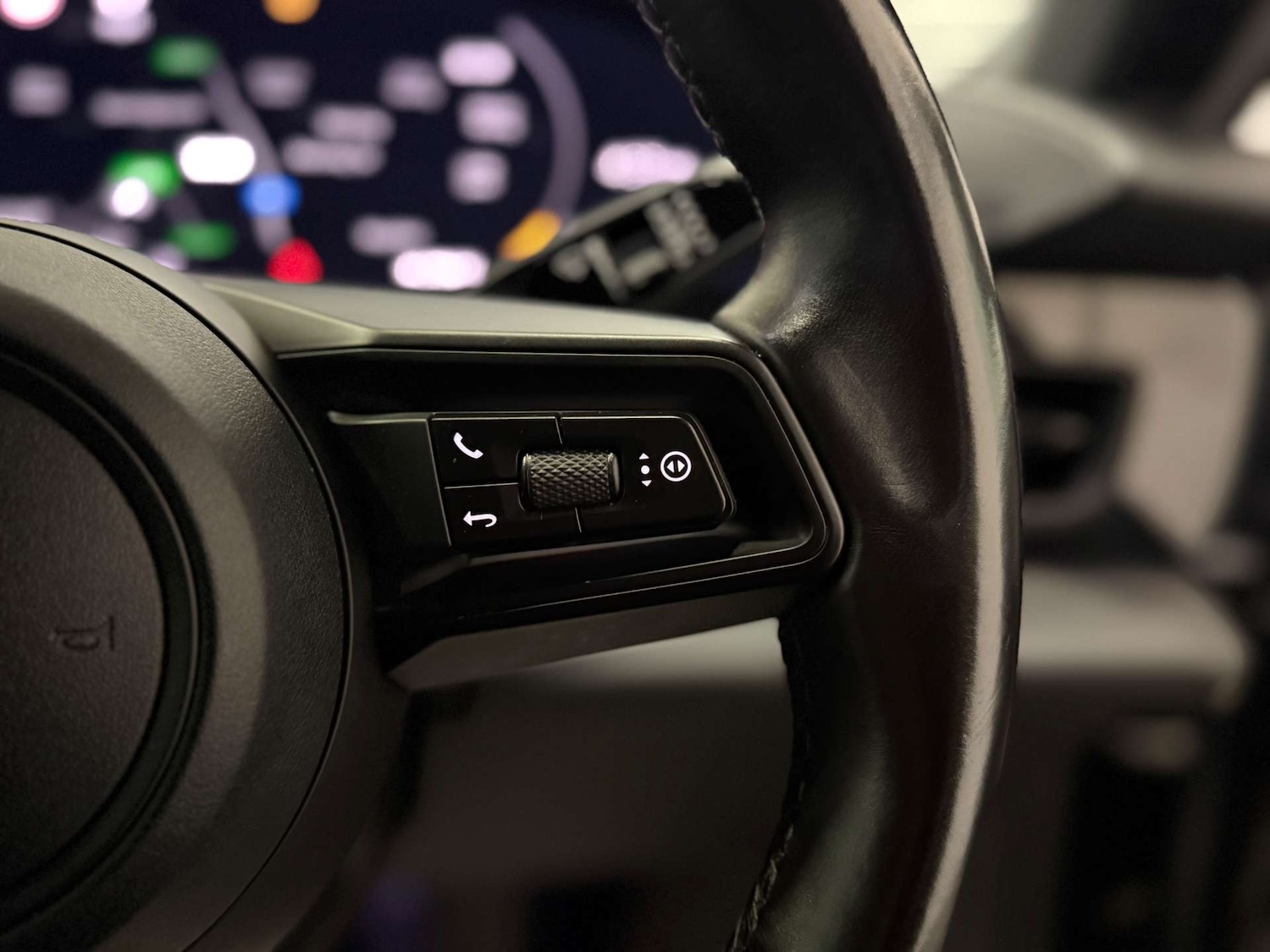 Used Porsche Taycan 2020 for sale - 77765801: Photo 24