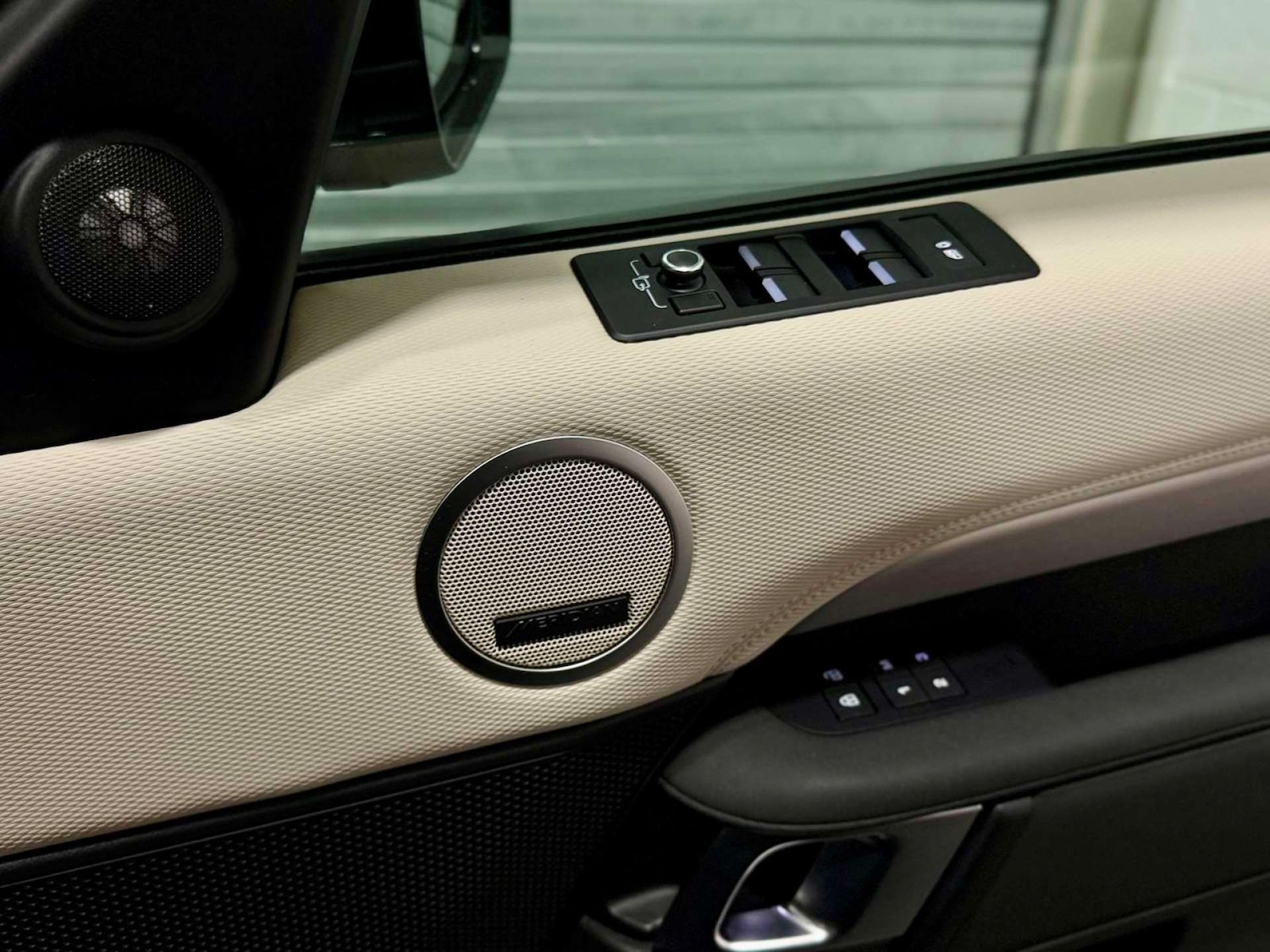 Used Land Rover Discovery 2021 for sale - 76690723: Photo 23