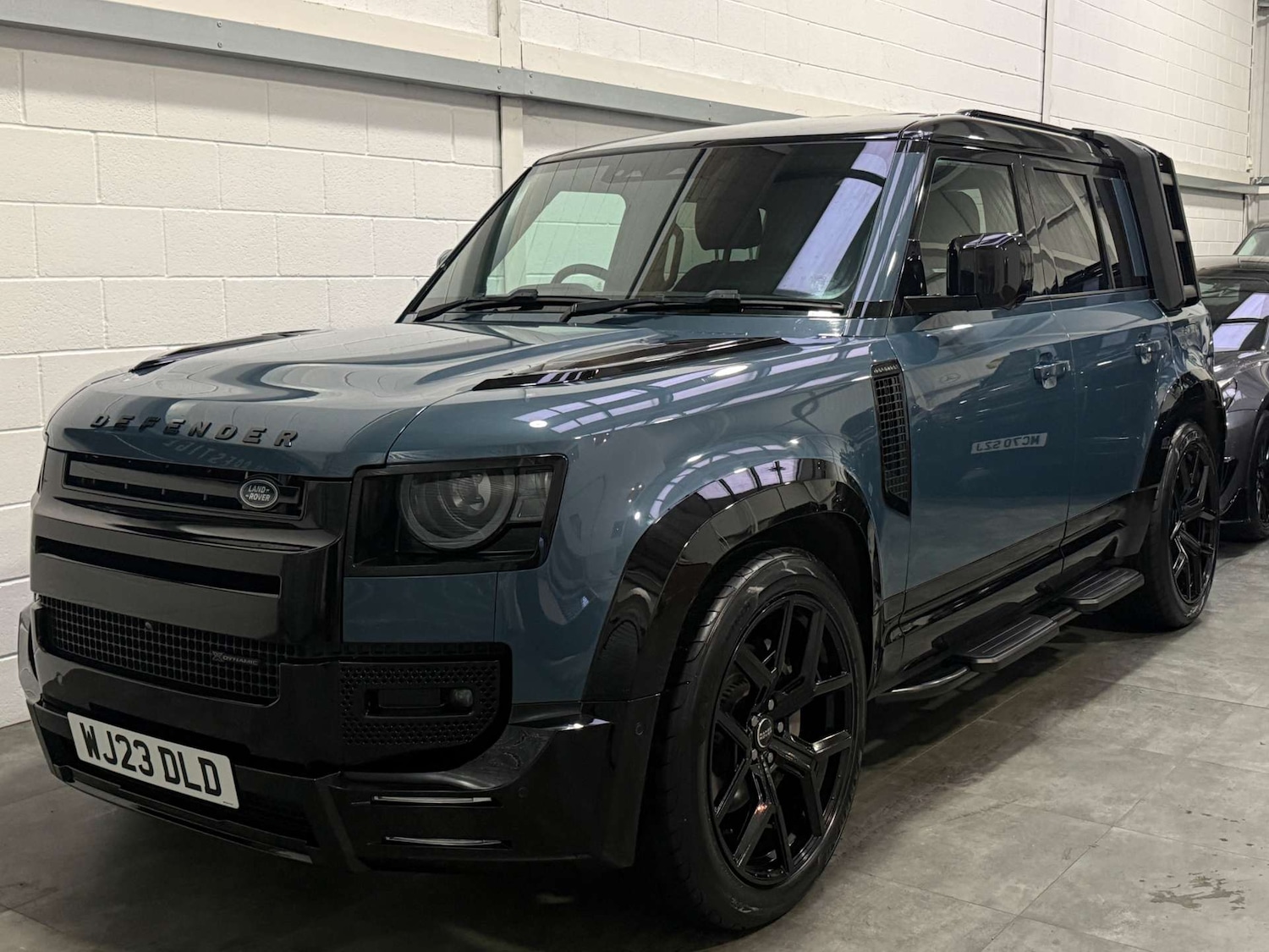 Used Land Rover Defender 2023 for sale - 77556737: Photo 3