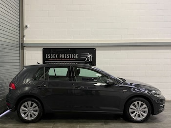 Used Volkswagen Golf 2017 for sale - 76931119: Photo