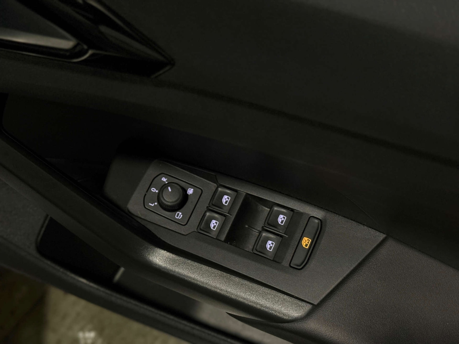 Used Volkswagen T-Cross 2023 for sale - 77523383: Photo 24