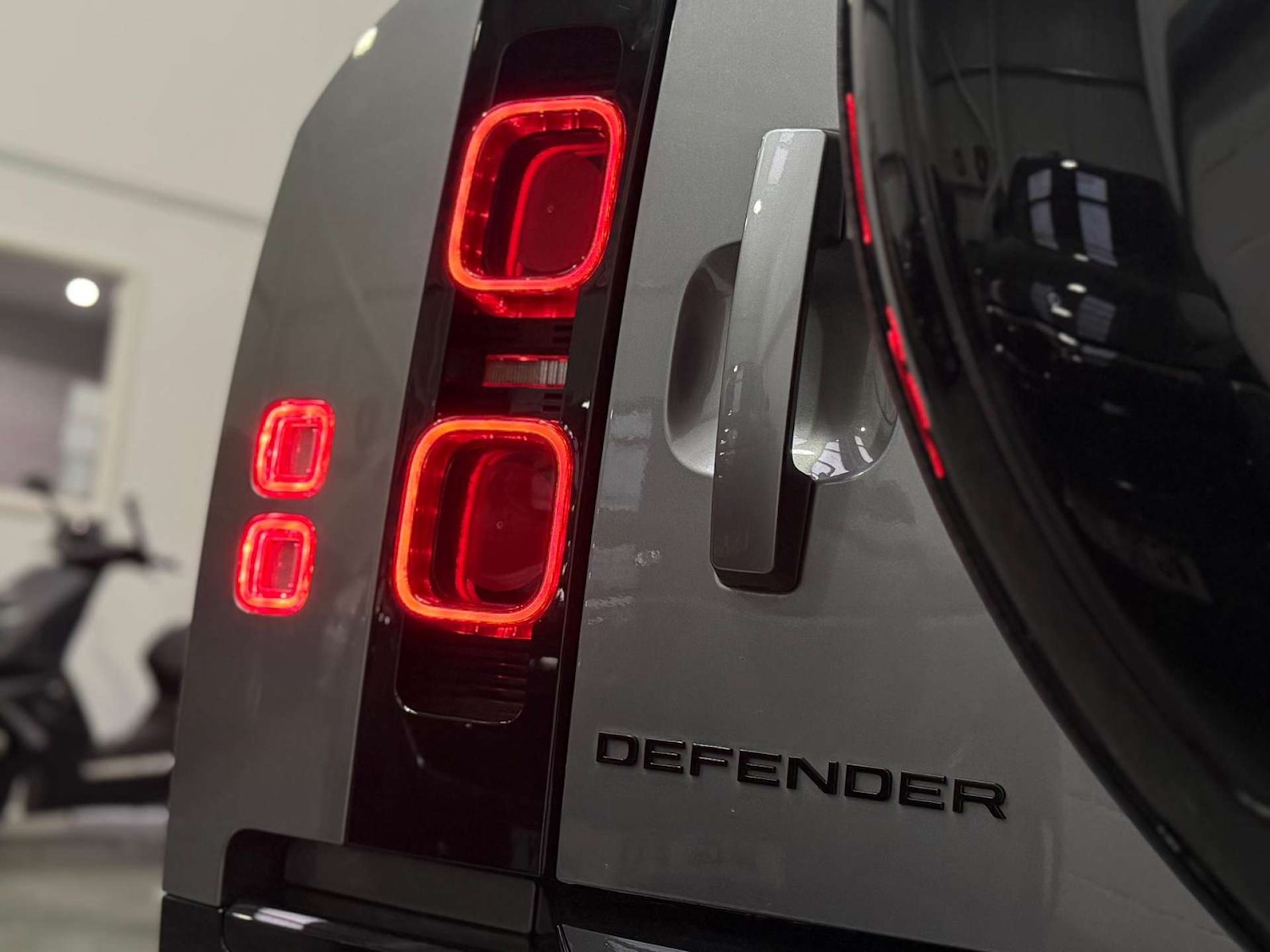 Used Land Rover Defender 2024 for sale - 78045081: Photo 10