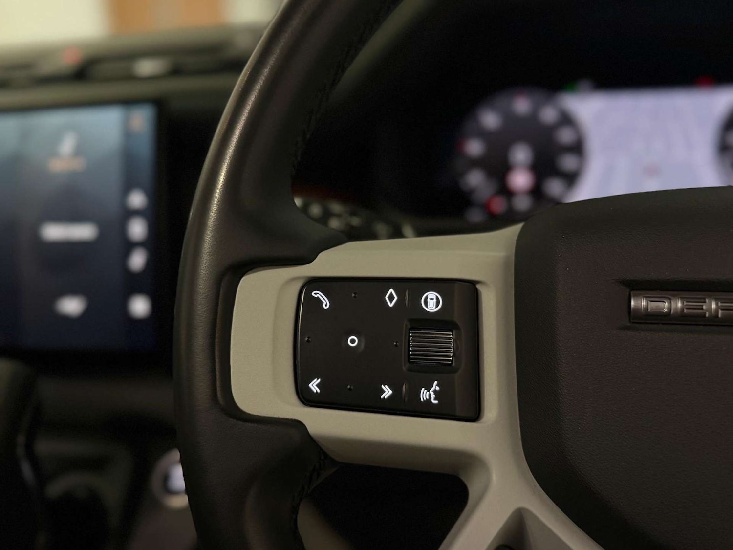 Used Land Rover Defender 2024 for sale - 78045081: Photo 25