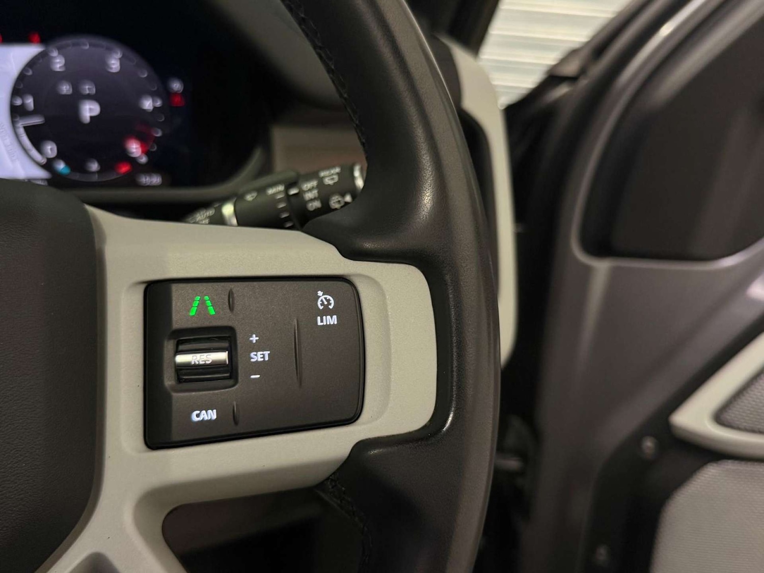 Used Land Rover Defender 2024 for sale - 78045081: Photo 27