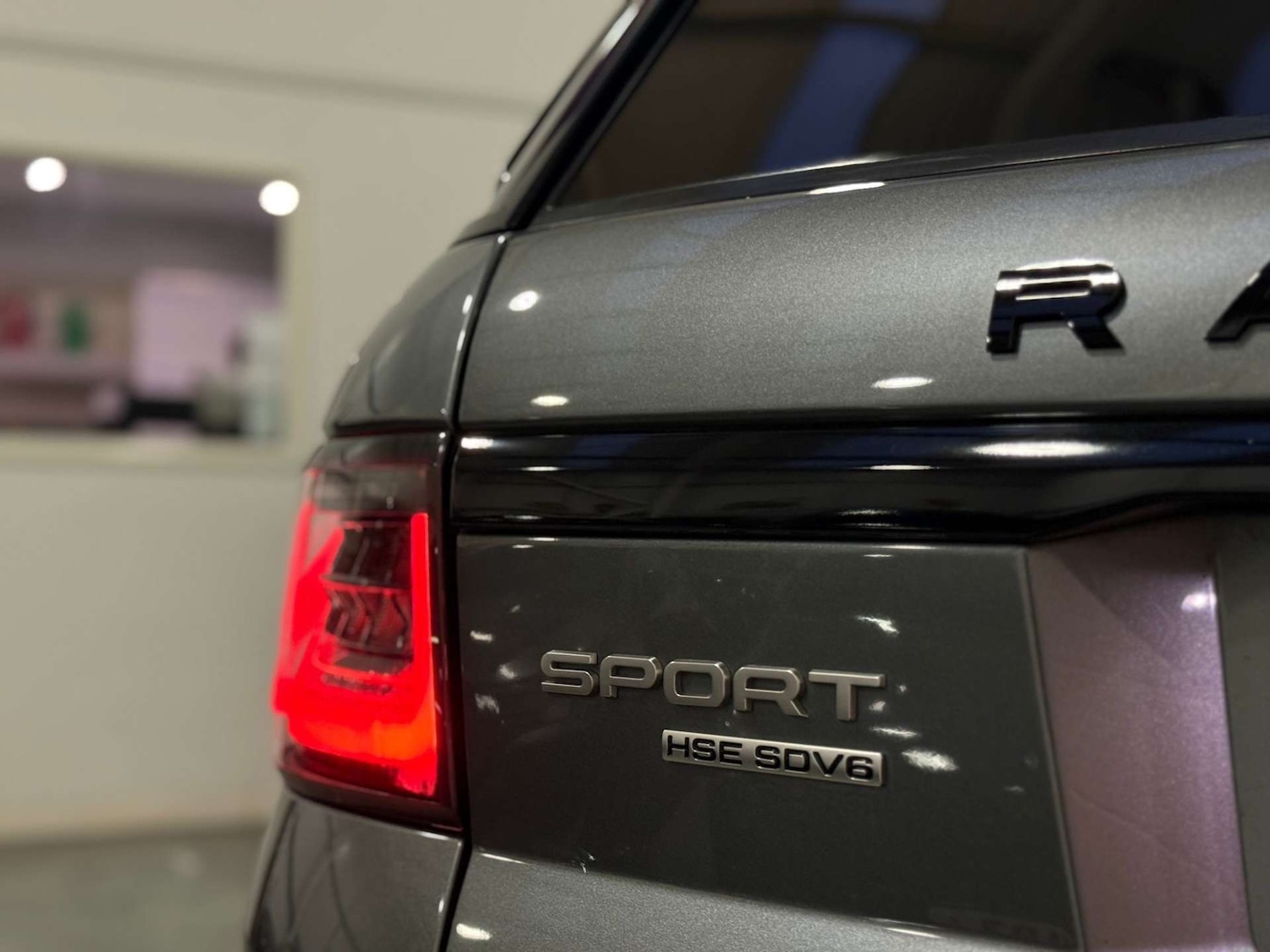 Used Land Rover Range Rover Sport 2018 for sale - 76347353: Photo 12