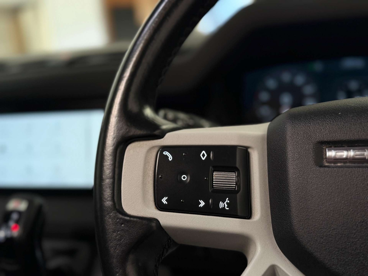 Used Land Rover Defender 2022 for sale - 77988227: Photo 24