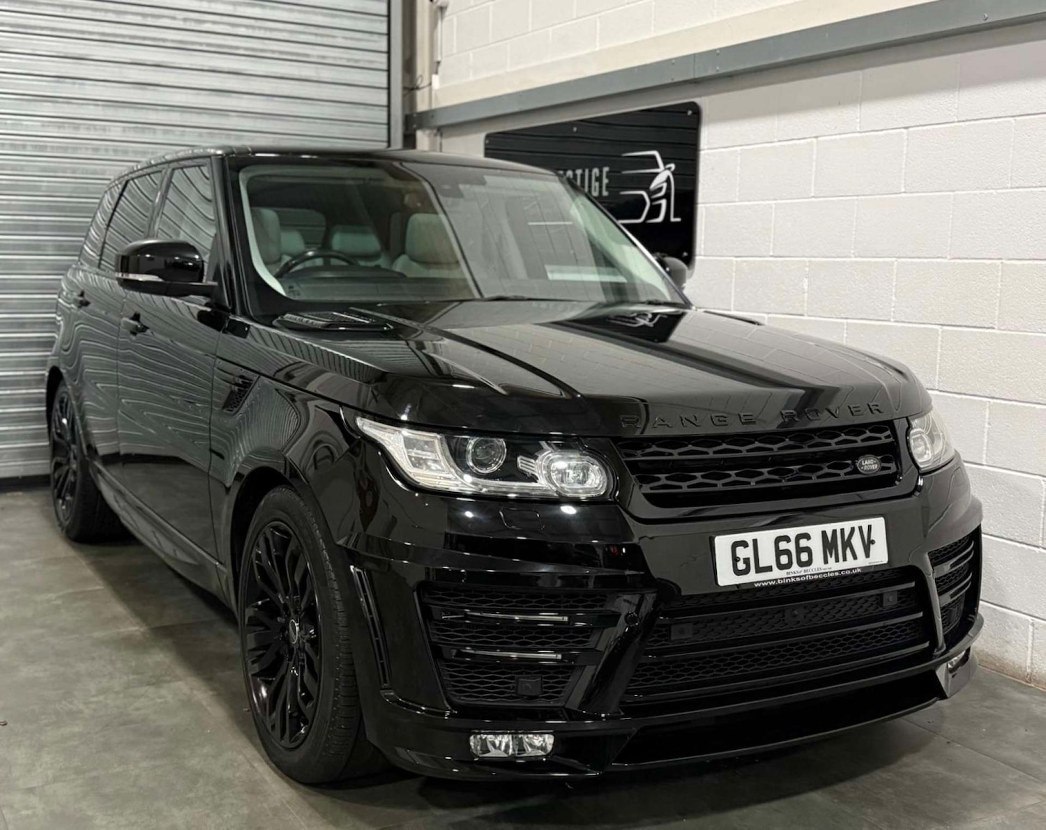 Used Land Rover Range Rover Sport 2016 for sale - 76659845: Photo 1