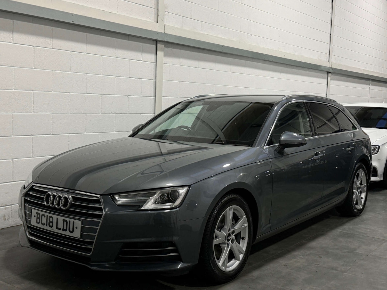 Used Audi A4 2018 for sale - 77315527: Photo 3