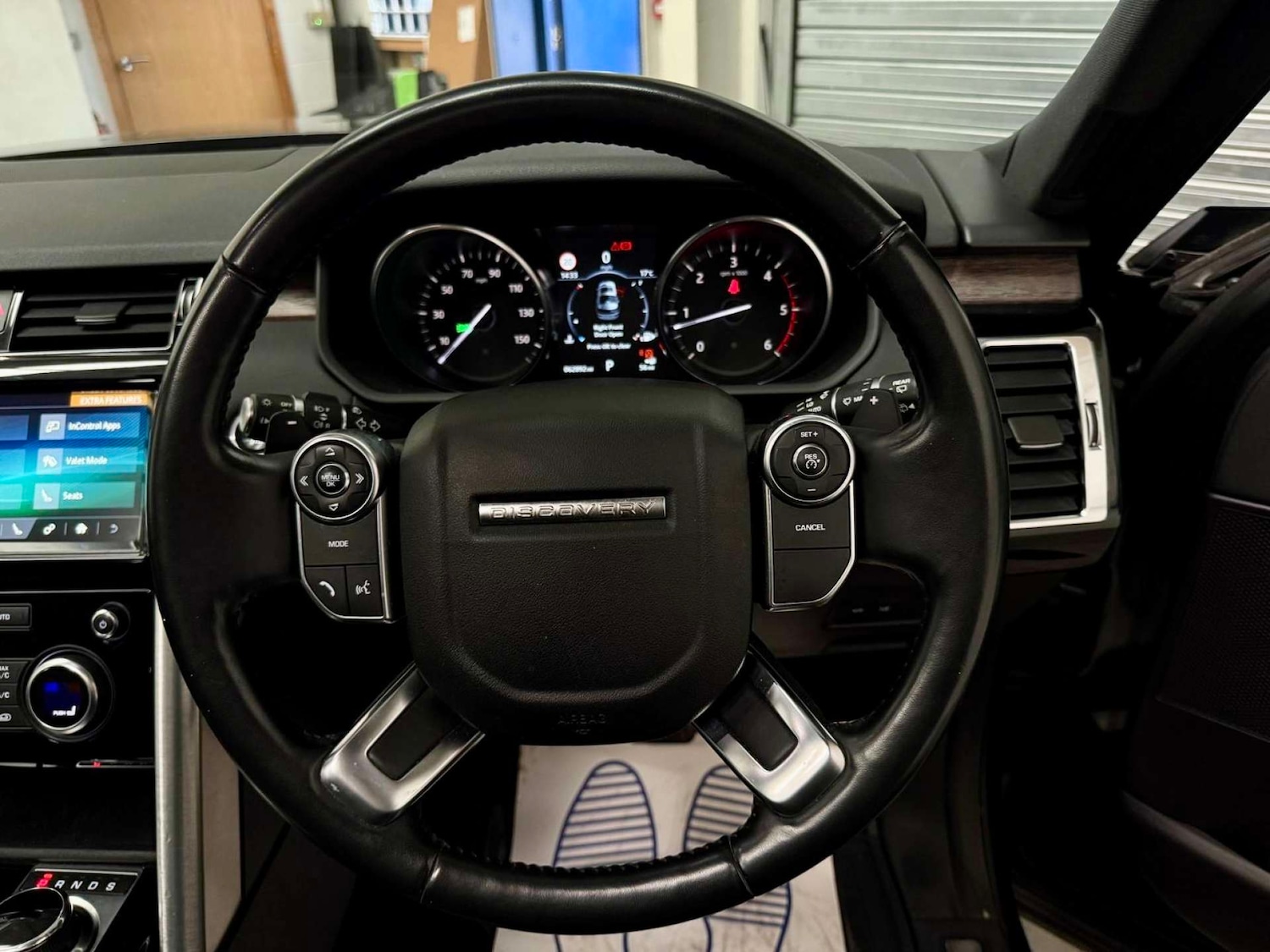 Used Land Rover Discovery 2017 for sale - 76579681: Photo 11