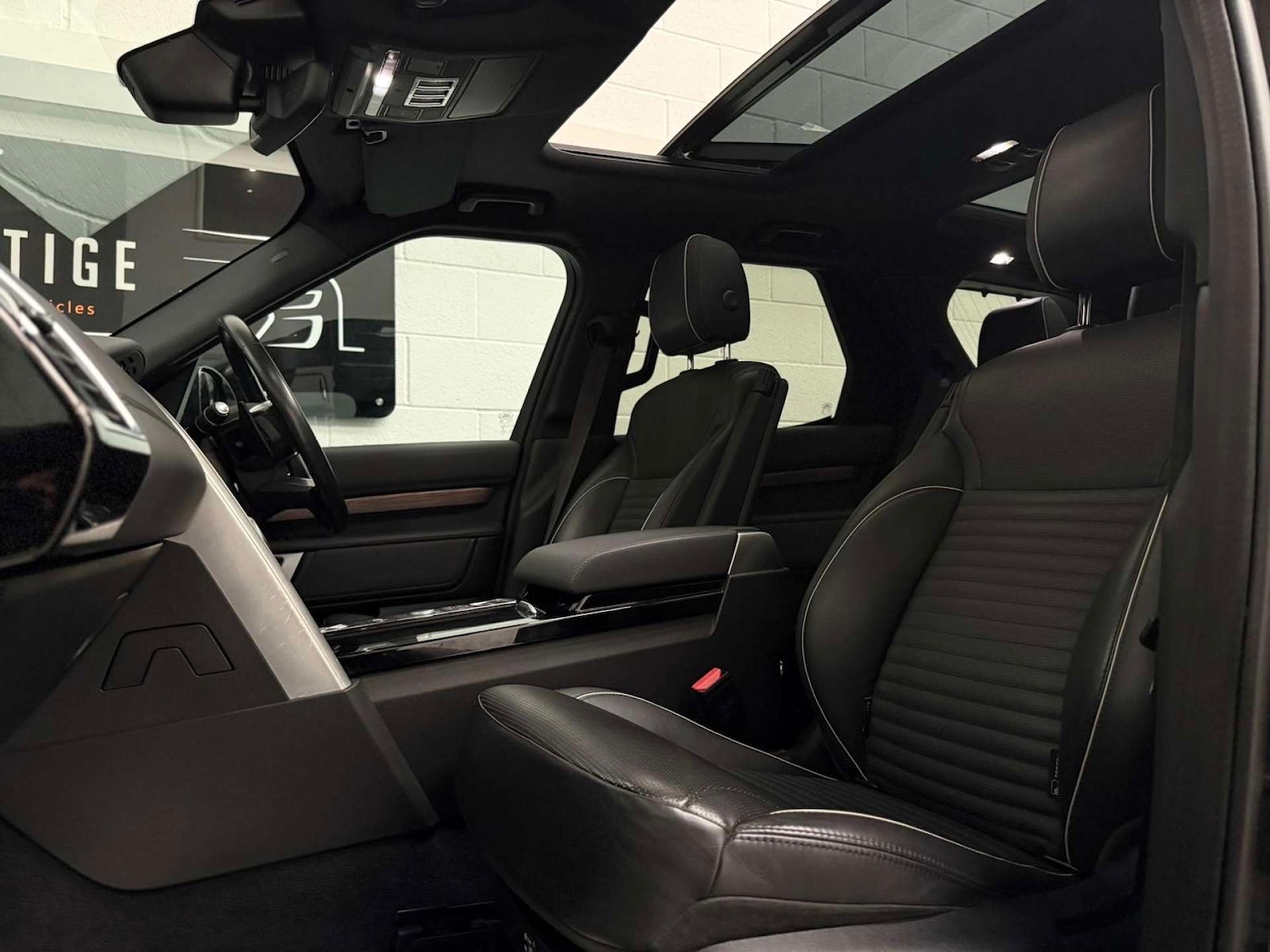 Used Land Rover Discovery 2017 for sale - 76579681: Photo 16