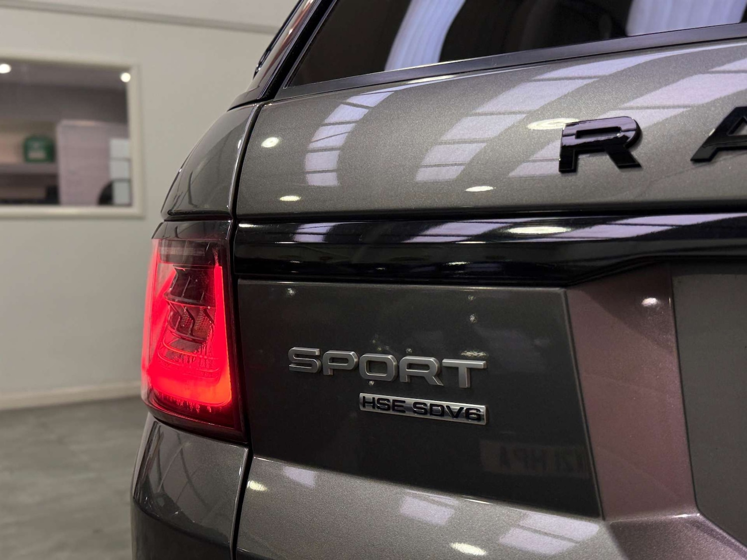 Used Land Rover Range Rover Sport 2017 for sale - 77967953: Photo 11