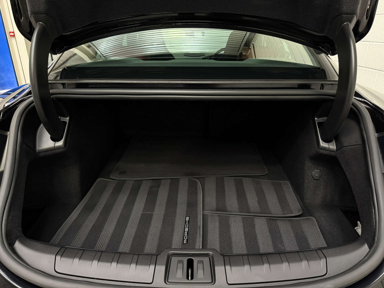 Used Porsche Taycan 2021 for sale - 76277822: Photo 25