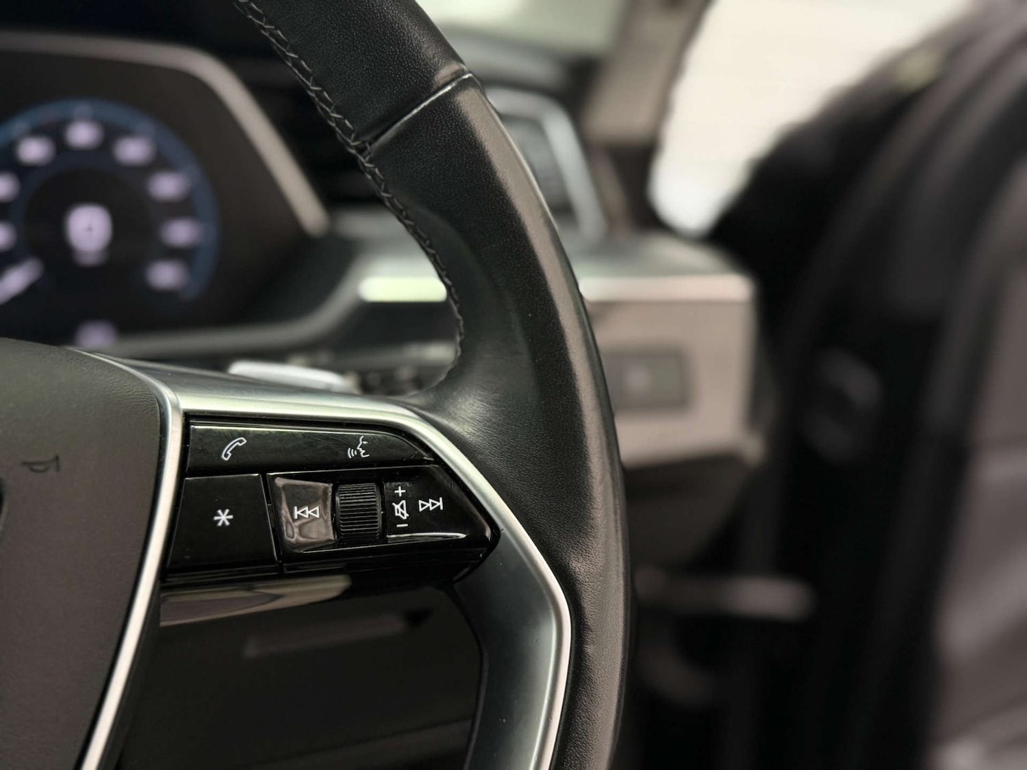 Used Audi Q8 e-tron 2023 for sale - 78088762: Photo 21