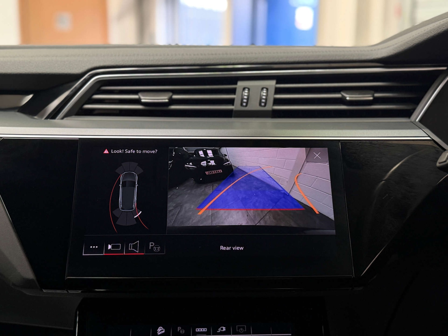 Used Audi Q8 e-tron 2023 for sale - 78088762: Photo 25