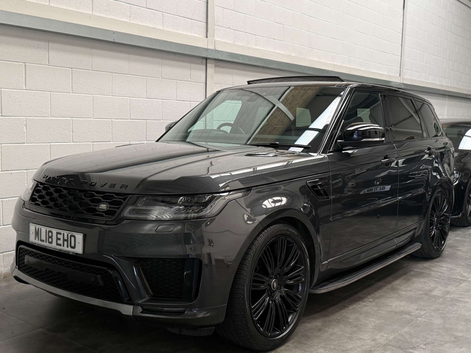 Used Land Rover Range Rover Sport 2018 for sale - 76393376: Photo 3