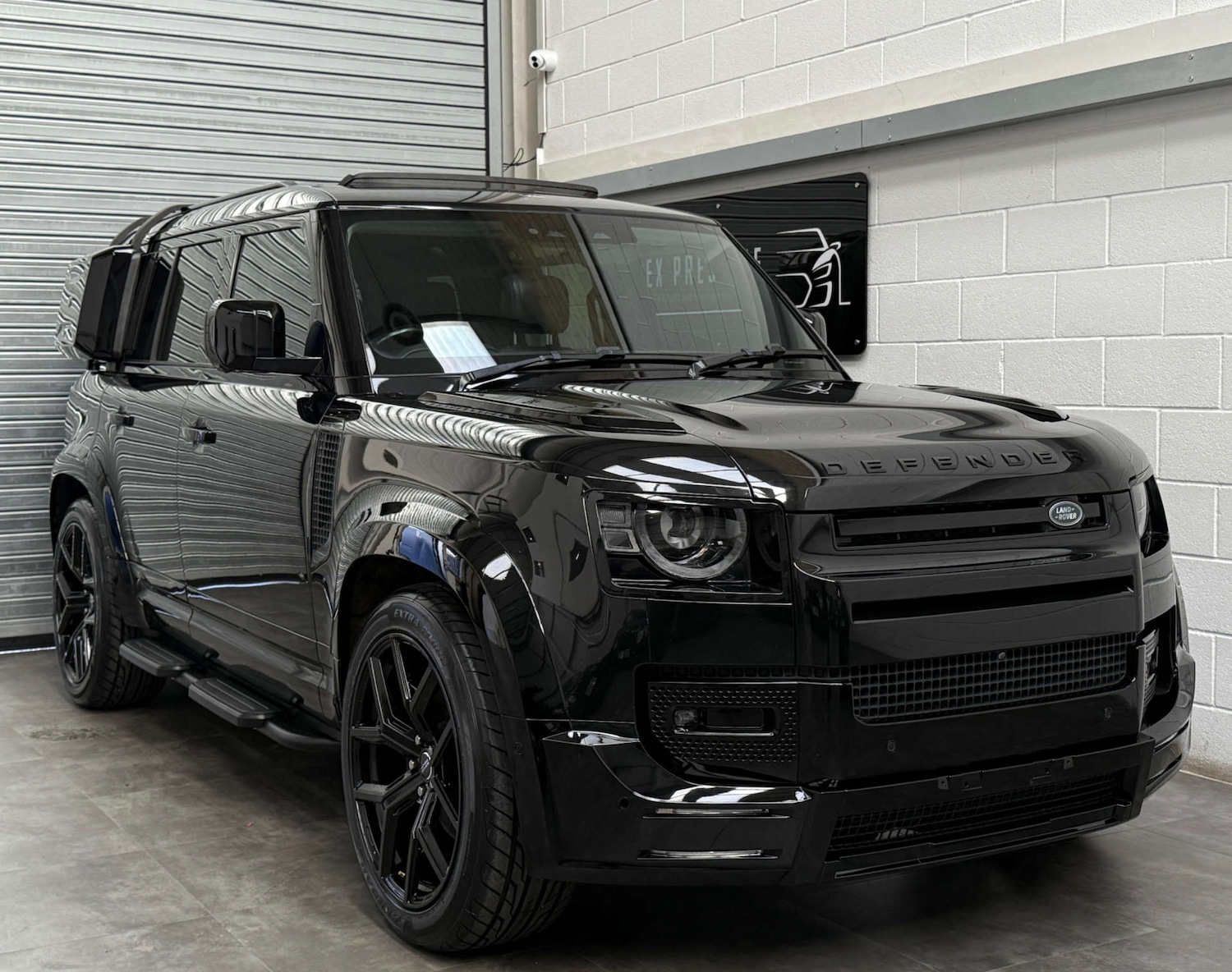 Used Land Rover Defender 2021 for sale - 76107552: Photo 1