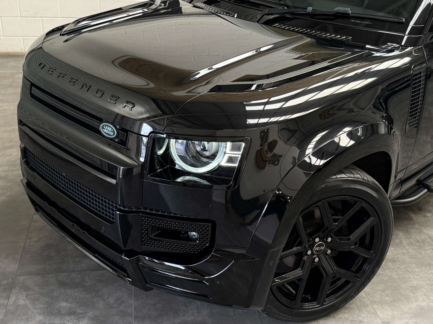 Used Land Rover Defender 2021 for sale - 76107552: Photo 11