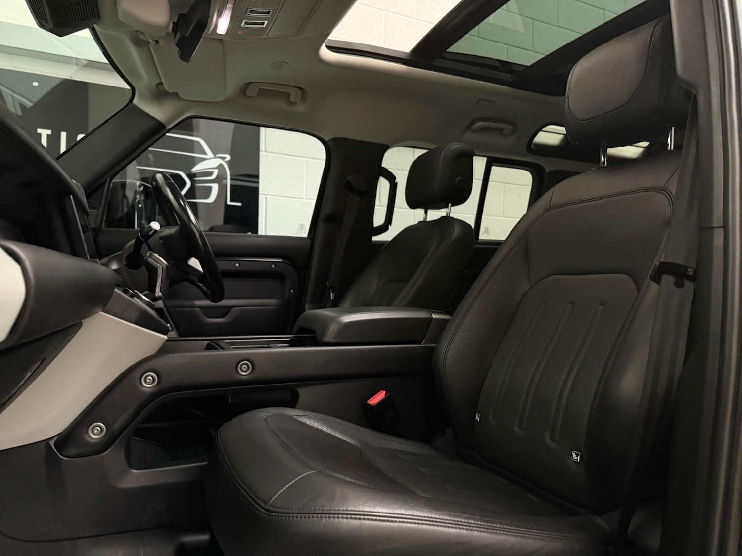 Used Land Rover Defender 2021 for sale - 76107552: Photo 15