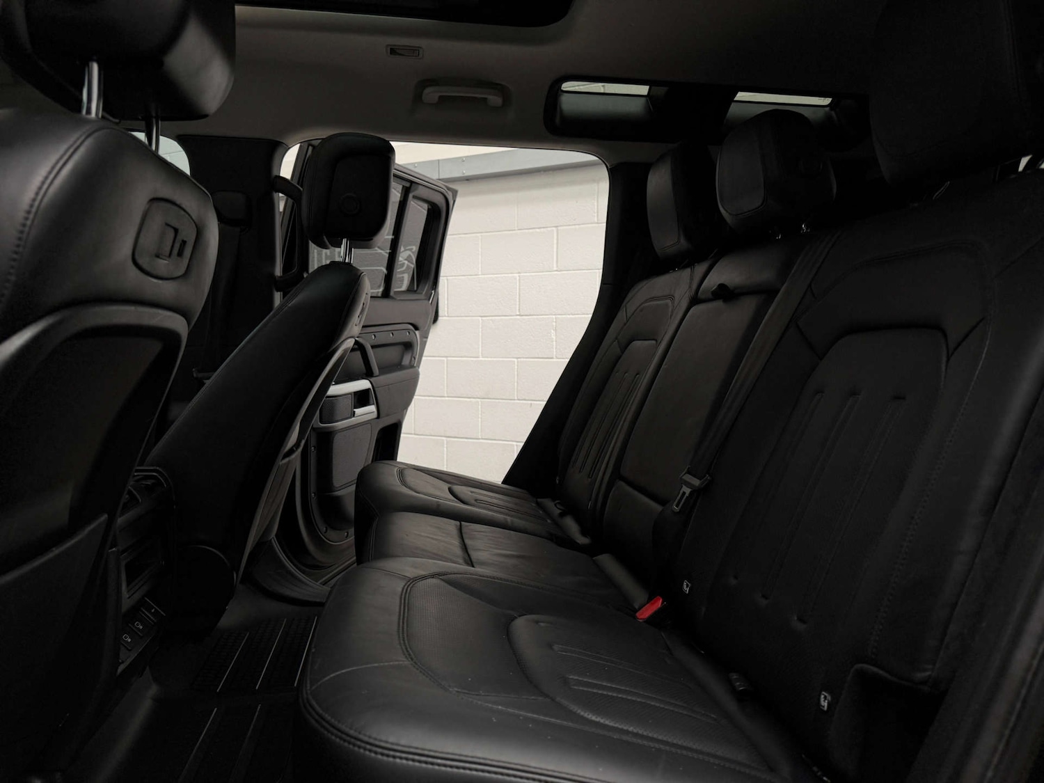 Used Land Rover Defender 2021 for sale - 76107552: Photo 16