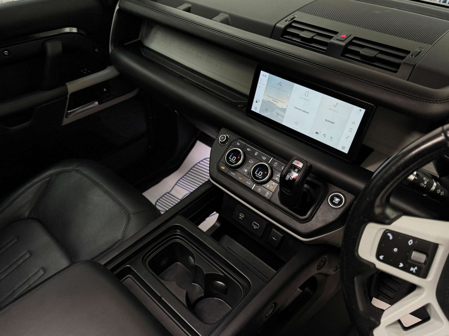 Used Land Rover Defender 2021 for sale - 76107552: Photo 17