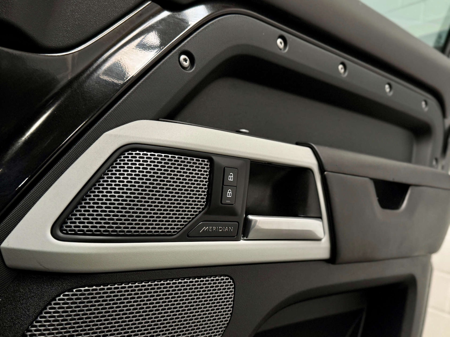 Used Land Rover Defender 2021 for sale - 76107552: Photo 18