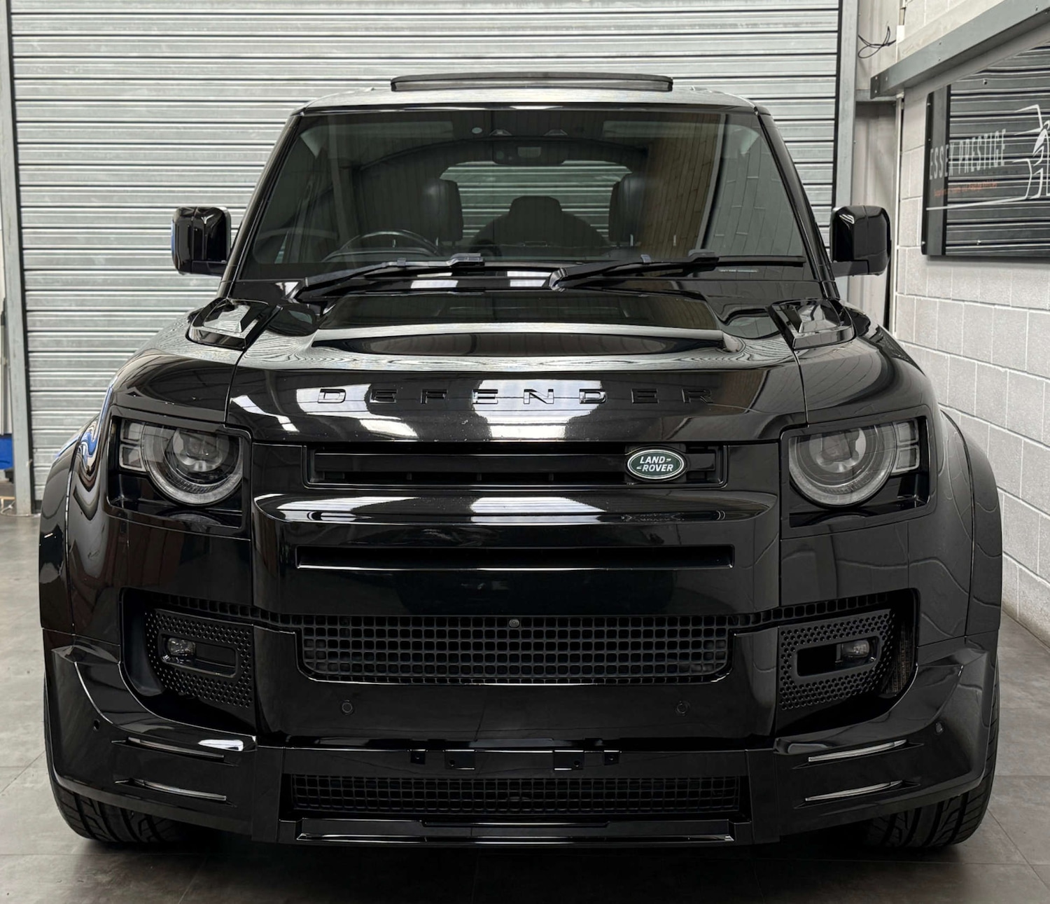 Used Land Rover Defender 2021 for sale - 76107552: Photo 2