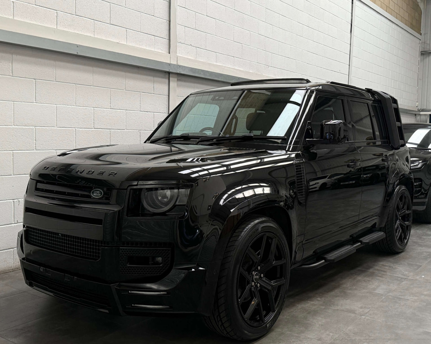 Used Land Rover Defender 2021 for sale - 76107552: Photo 3