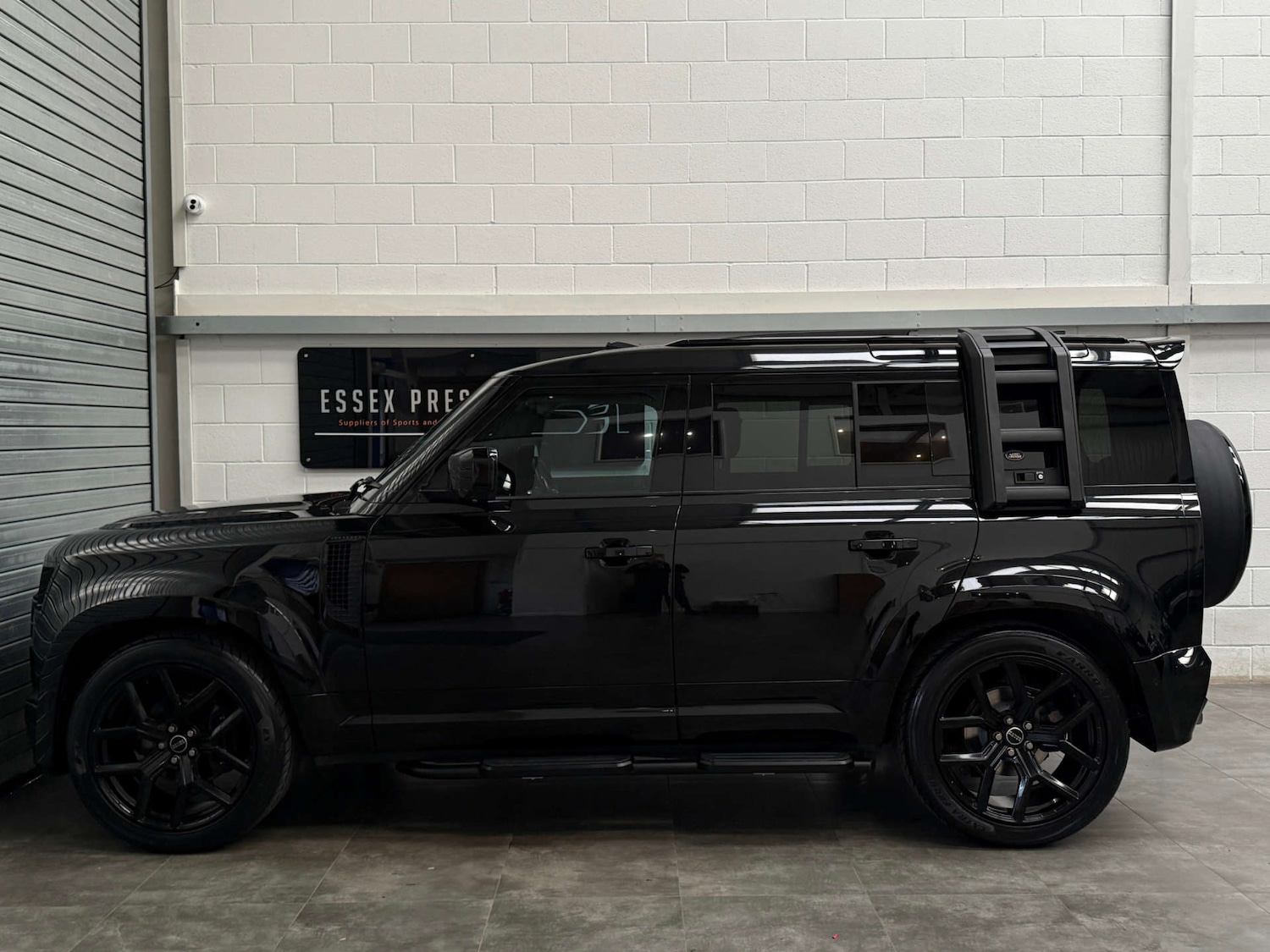 Used Land Rover Defender 2021 for sale - 76107552: Photo 4