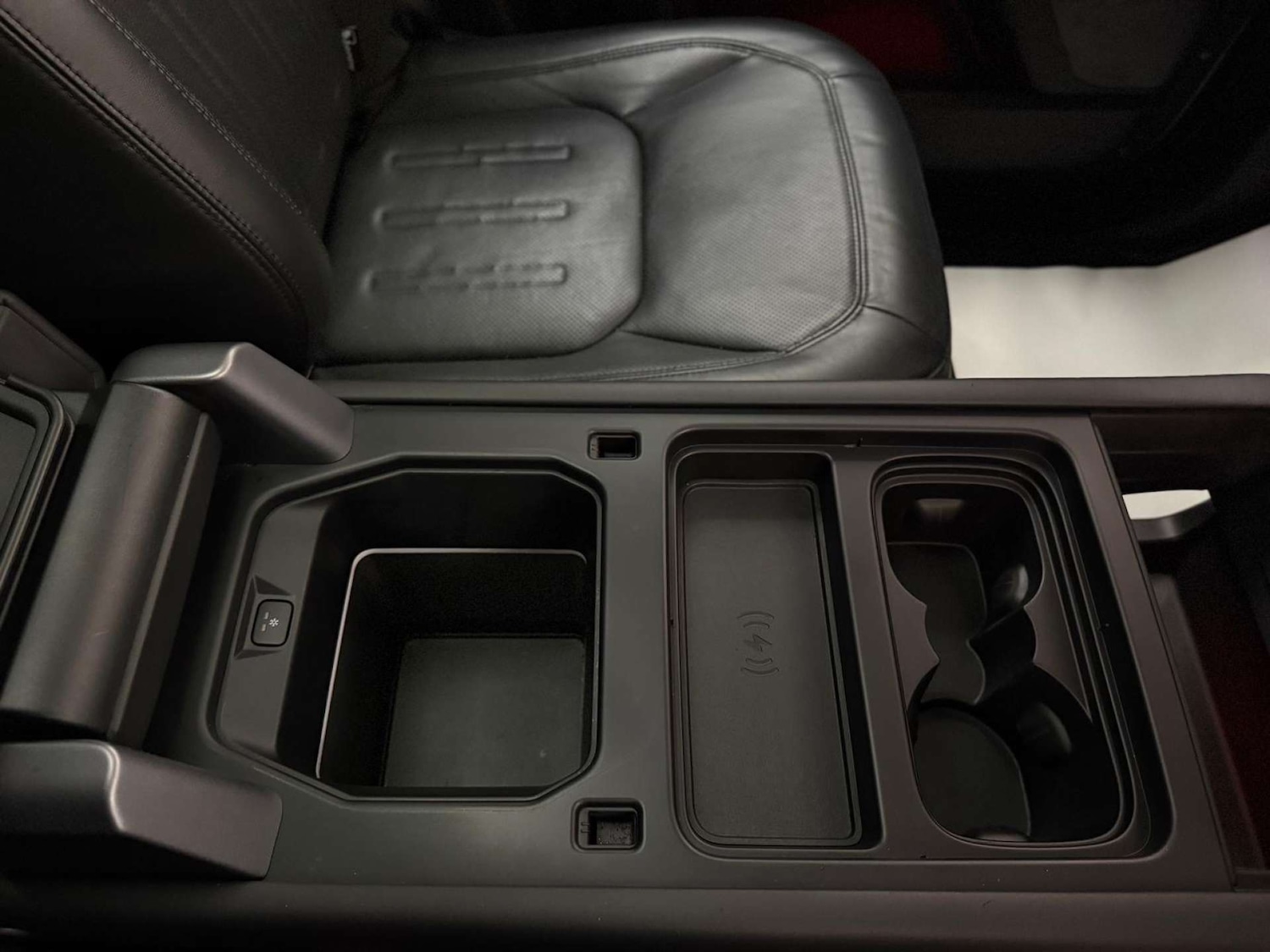 Used Land Rover Defender 2020 for sale - 76478957: Photo 27