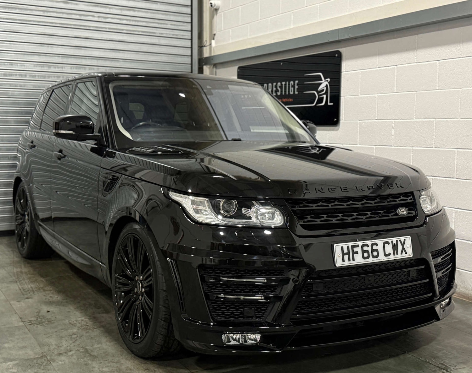 Used Land Rover Range Rover Sport 2017 for sale - 76536935: Photo 1