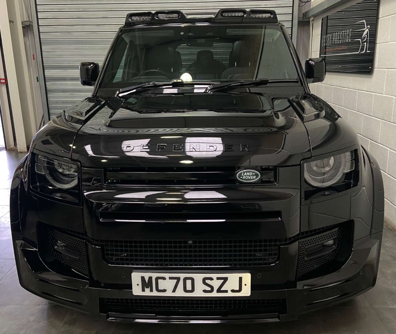 Used Land Rover Defender 2020 for sale - 77469881: Photo 2